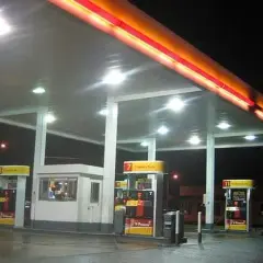 Czy diesel pojedzie na benzynie? Konsekwencje i koszty zatankowania benzyny do diesla