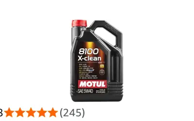 Czarna bańka oleju silnikowego Motul 8100 X-clean SAE 5W40.