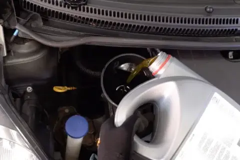 Wymiana oleju w Toyocie Corolla: co ile kilometrów, aby uniknąć problemów