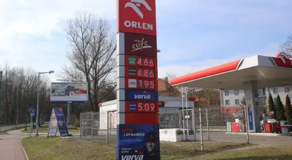 Aktualna cena 1 litra benzyny w Polsce – czy warto tankować teraz?