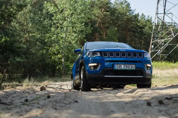 Ile pali Jeep Compass 2.4 benzyna? Sprawdź, jak uniknąć wysokiego spalania!